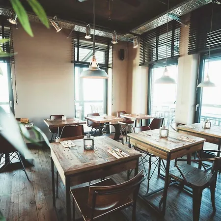 Fliegerdeich & Restaurant 3*